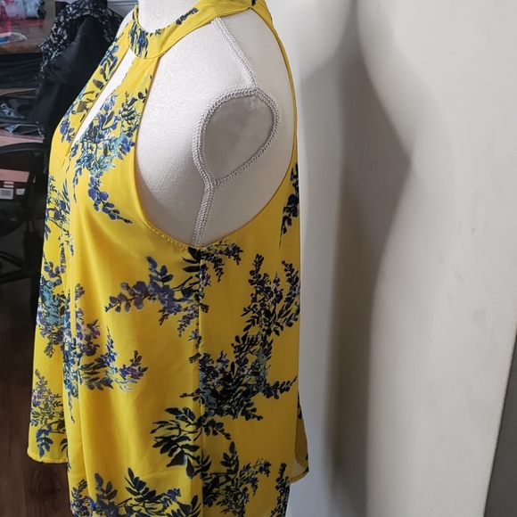 Top - Picture 2 of 3